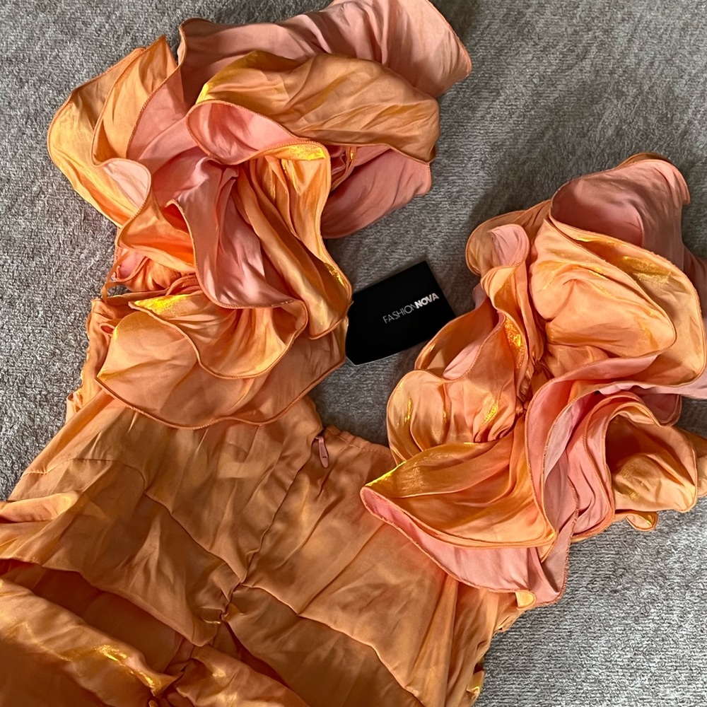 Beautiful Orange Fashion Nova Dress!!! Never Worn!!! Size L